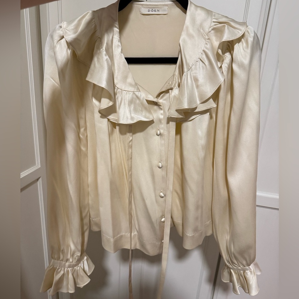 Doen Cream Ruffled Silk Button-Down Blouse - Picture 2 of 10